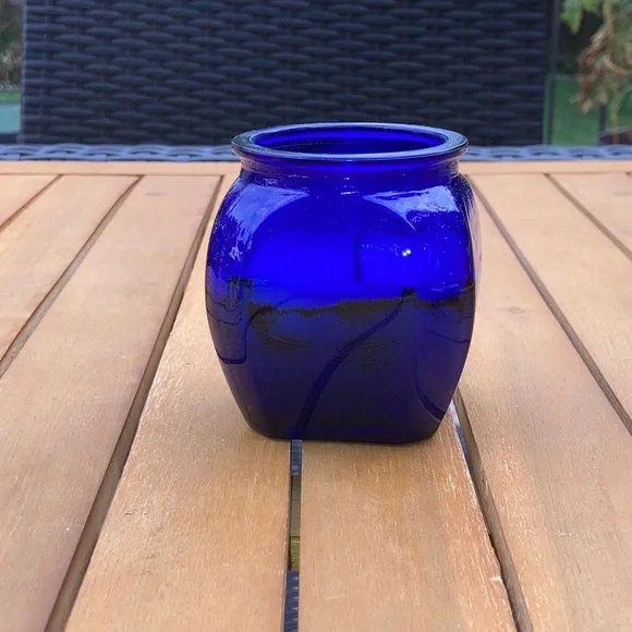 Vintage scented candle in blue glass jar - Picture 7 of 10